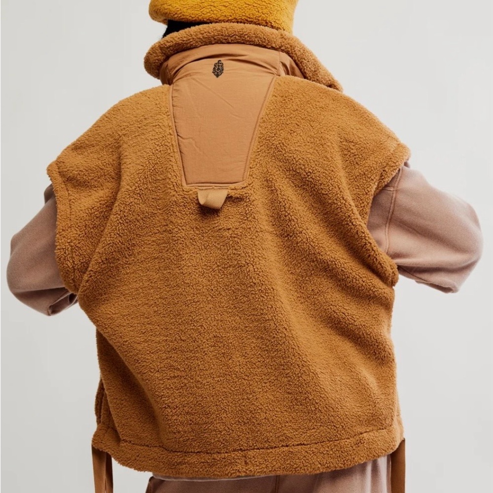 Free People Scout It Out Oversized Sherpa Vest in Honey NWT Size Medium - Picture 2 of 8
